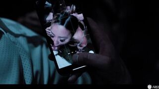 Грудастая Цыпочка Замерзает Во Времени И Трахается С Тремя Парнями В Лесу порно