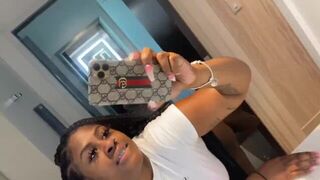 Наклони меня над раковиной и трахни меня, хороший папочка! Полное видео только для фанатов/сладкоежек порно